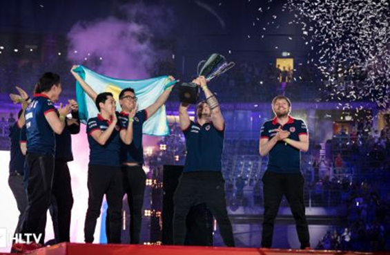 在冬窗或夏 在冬窗或夏